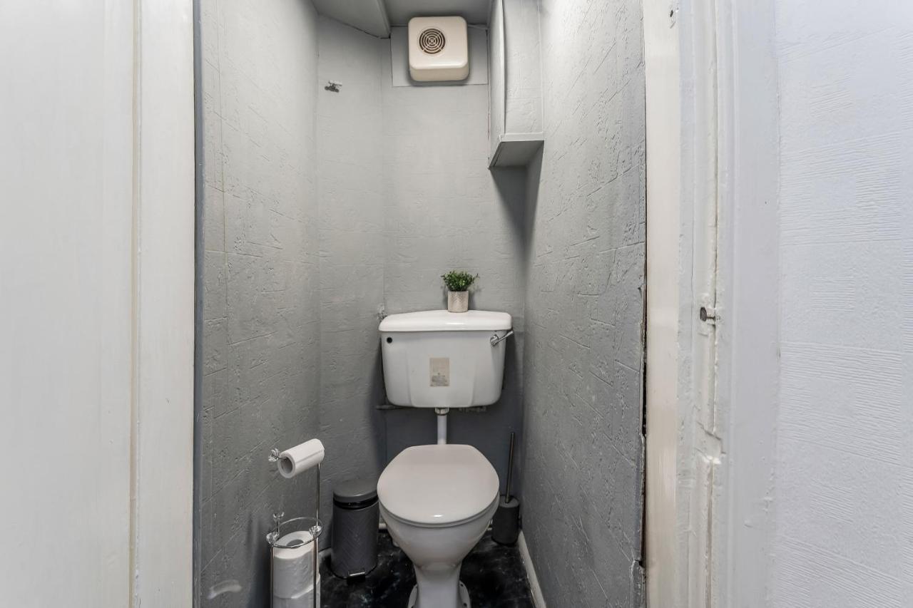 Centre 2 Bedroom Flat - Close To Haymarket Train Station. * EDI