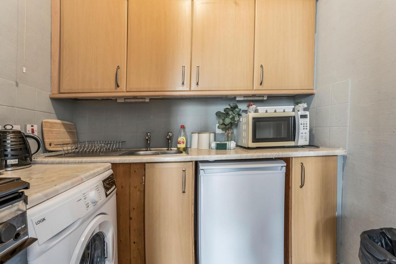 Centre 2 Bedroom Flat - Close To Haymarket Train Station. EDI