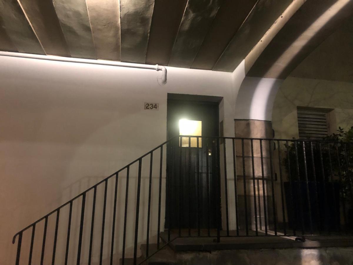 Royal Mile Famous Canongate Flat *