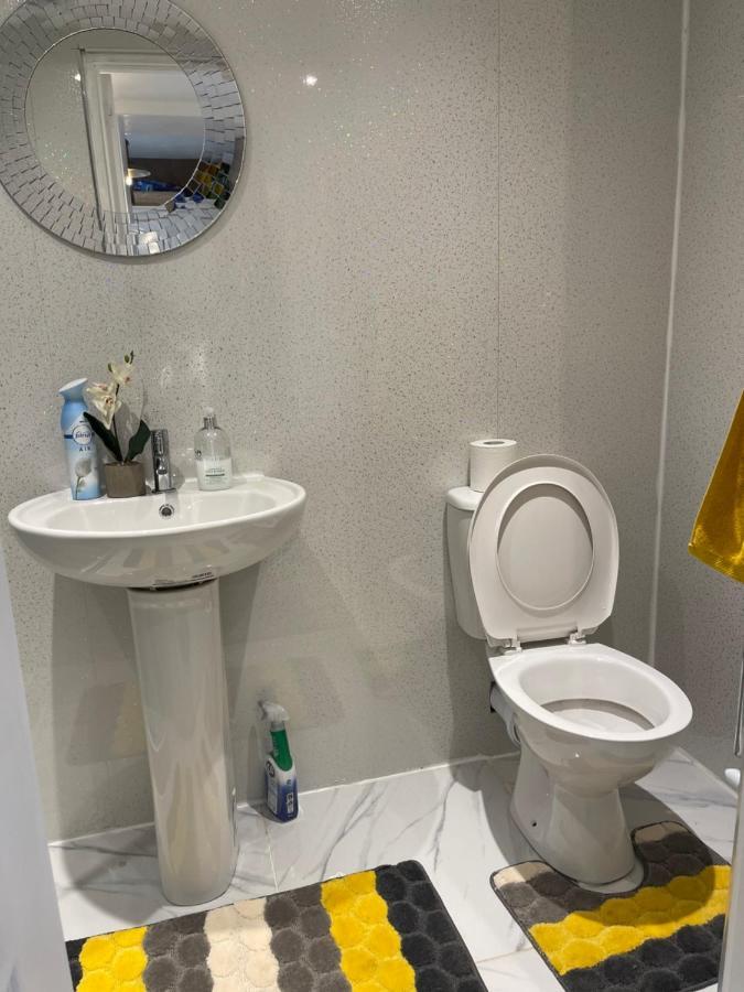 Accommodatie bij particulieren One Bedroom In Spacious Bungalow, Free Parking & Private Entrance