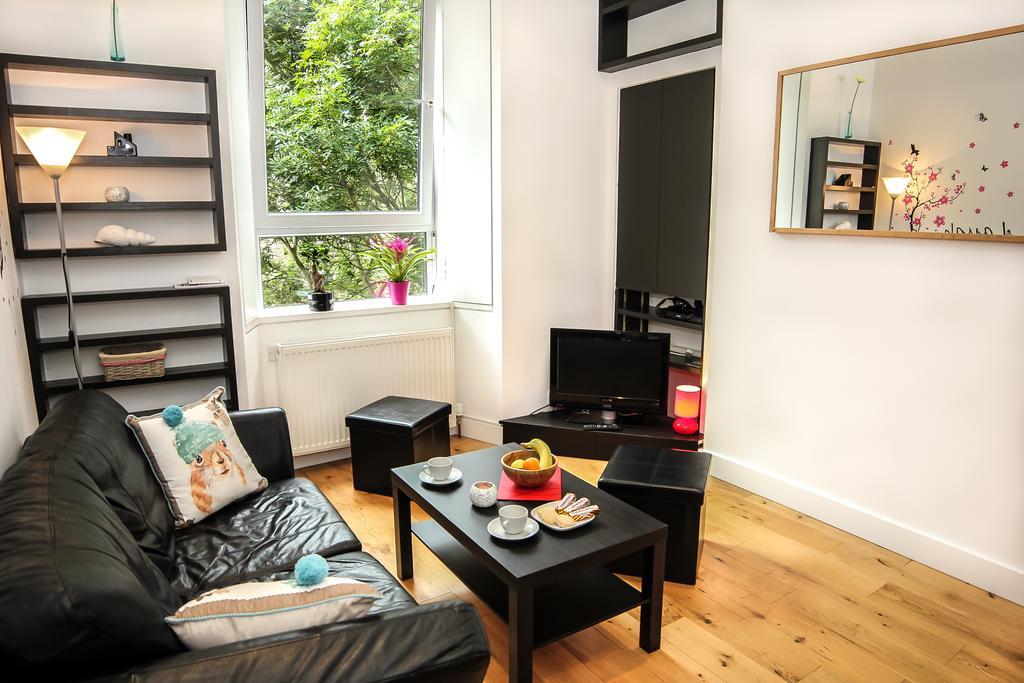 Chic & Bright Flat Near Holyrood Park EDI