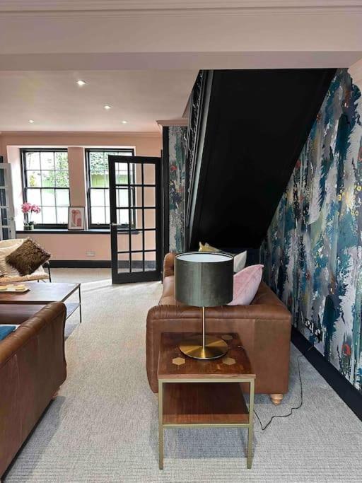 Circus Lane 4 Bed Mews In Picturesque *