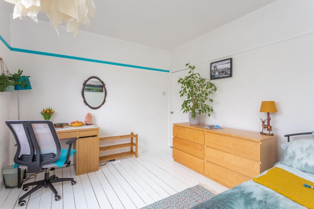 Séjour chez l'habitant Bright & Spacious Double With Garden View- Close To Airport & Centre Édimbourg