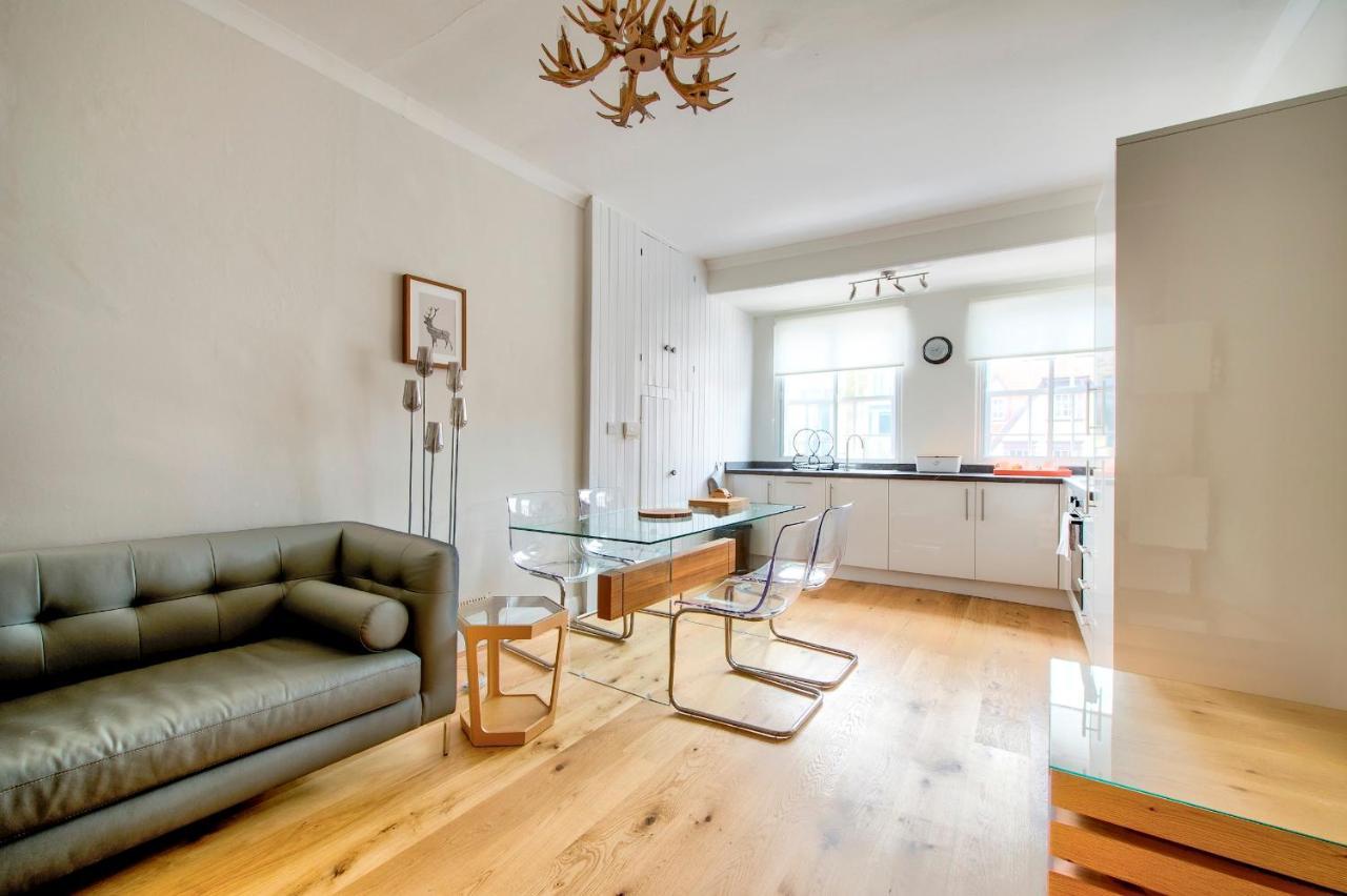 Pass The Keys Modern 3 Bed Flat On The Historic Royal Mile Edinburgh