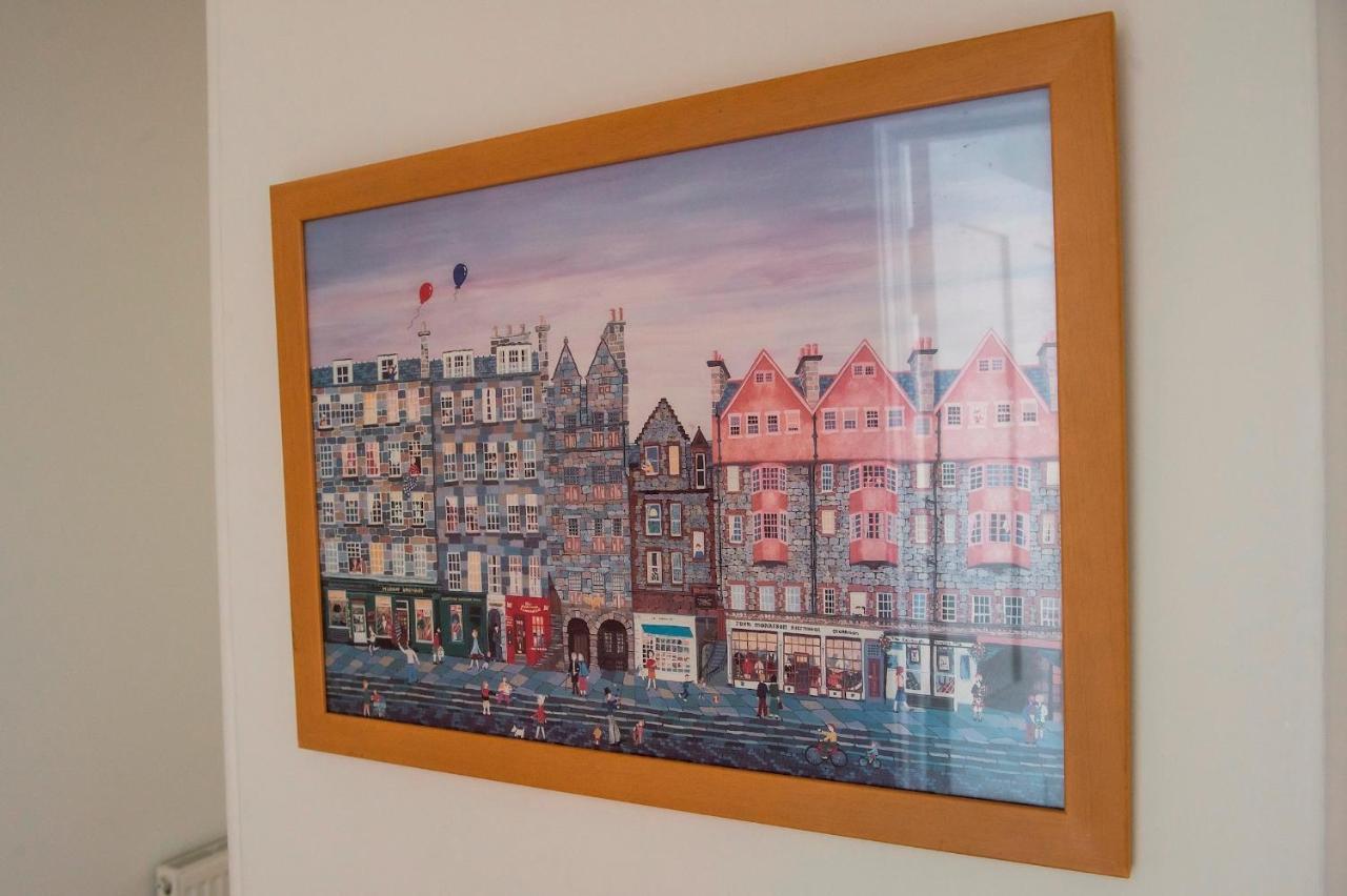 Pass The Keys Modern 3 Bed Flat On The Historic Royal Mile Edinburgh