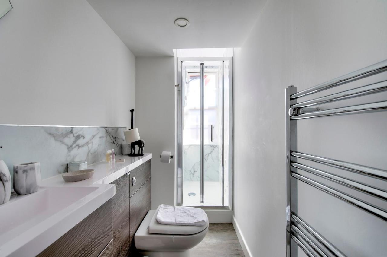 Pass The Keys Modern 3 Bed Flat On The Historic Royal Mile Apartment Edinburgh