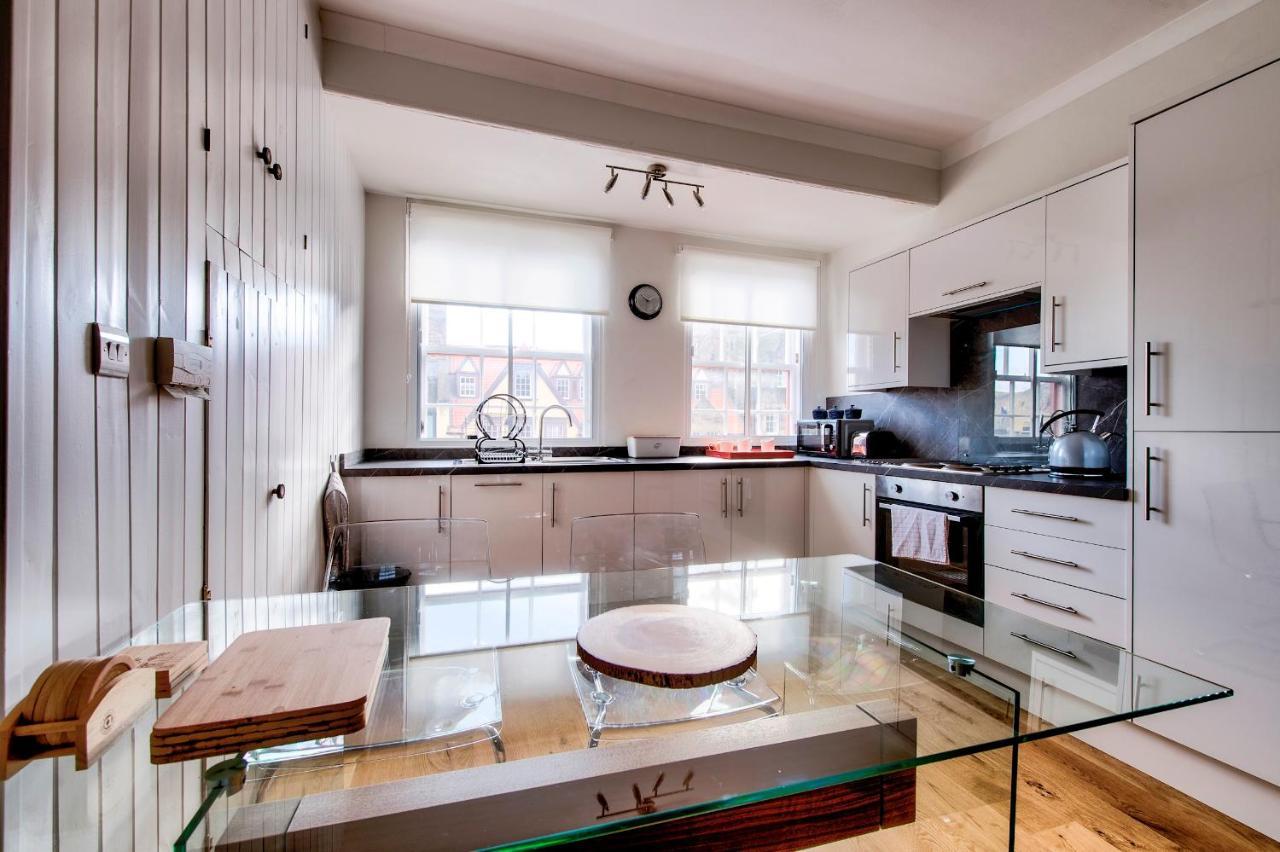 Pass The Keys Modern 3 Bed Flat On The Historic Royal Mile Edinburgh