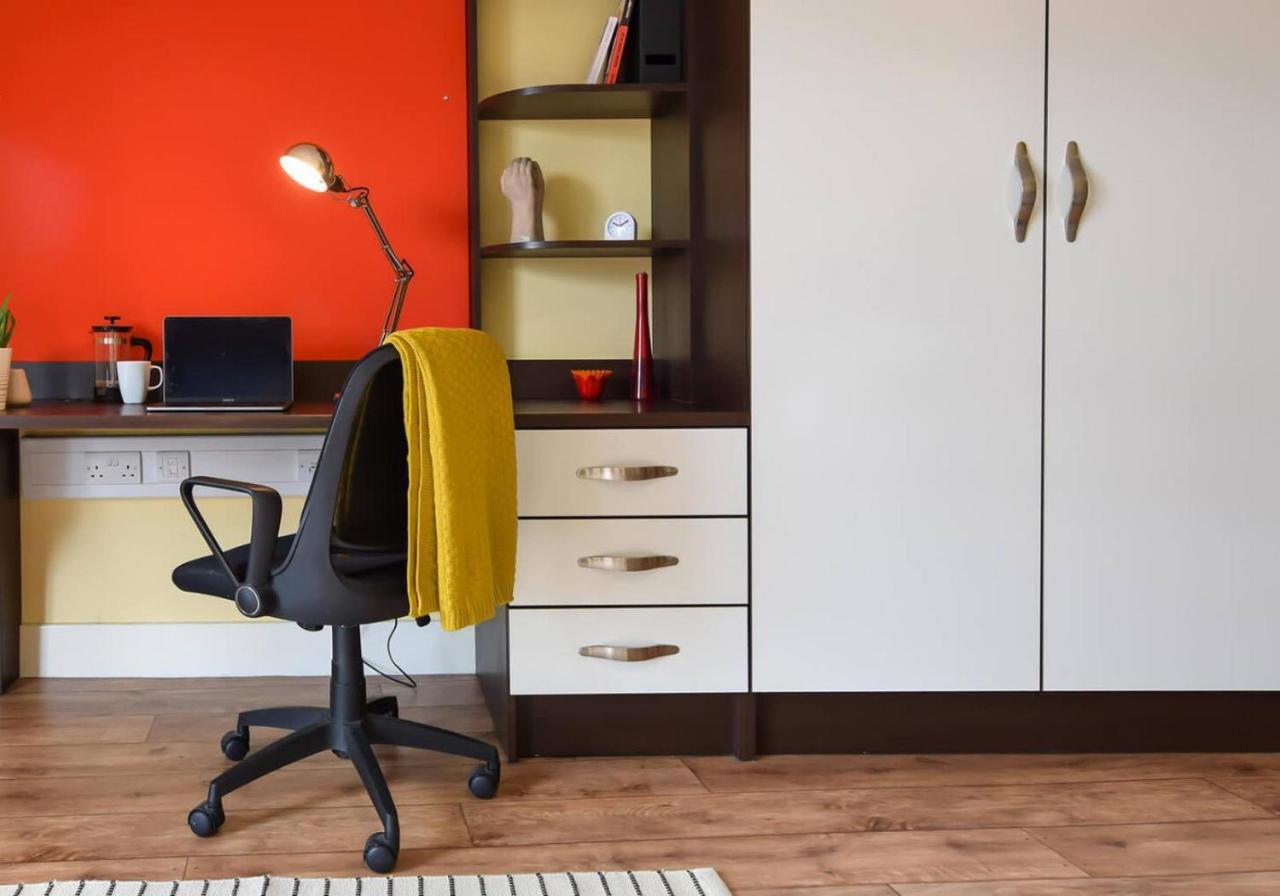 And Ensuite Bedrooms With Shared Kitchen At Fountainbridge In *