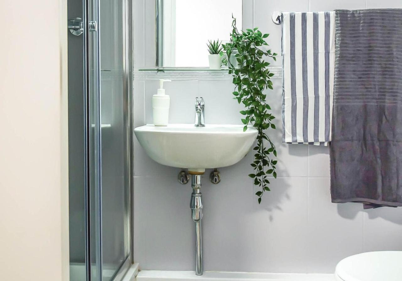 And Ensuite Bedrooms With Shared Kitchen At Fountainbridge In * Édimbourg