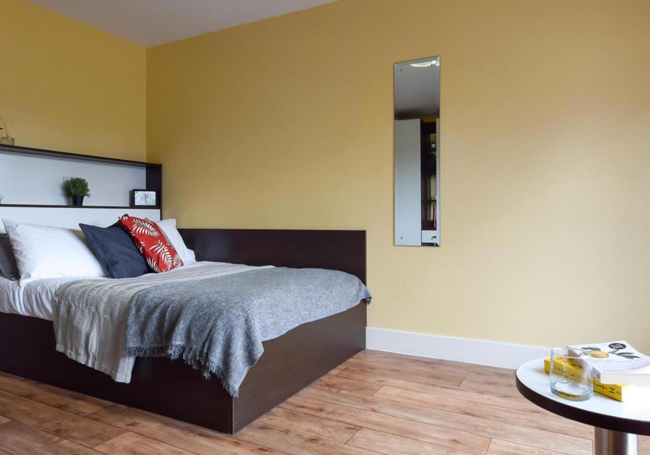 And Ensuite Bedrooms With Shared Kitchen At Fountainbridge In Édimbourg