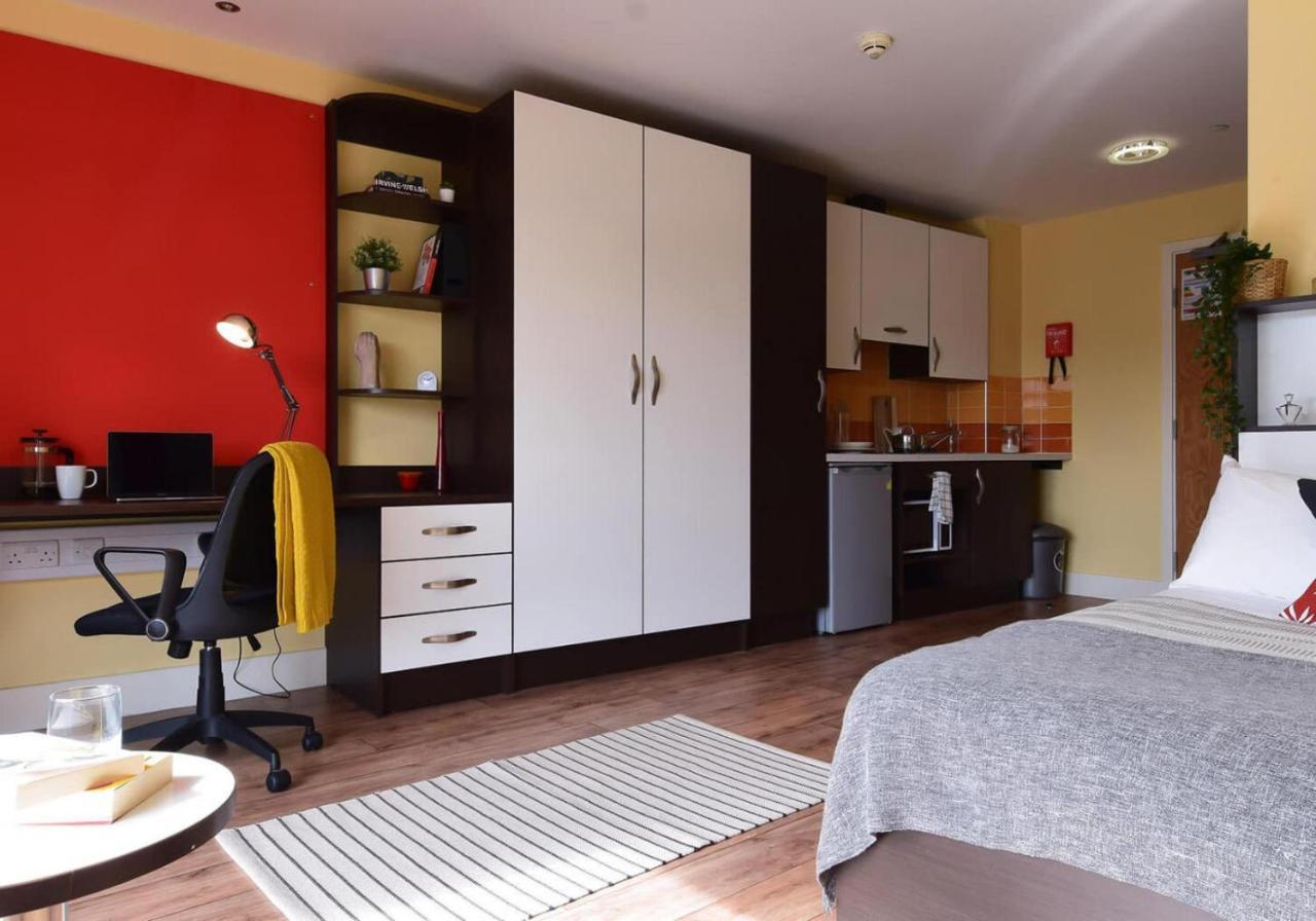 And Ensuite Bedrooms With Shared Kitchen At Fountainbridge In Édimbourg