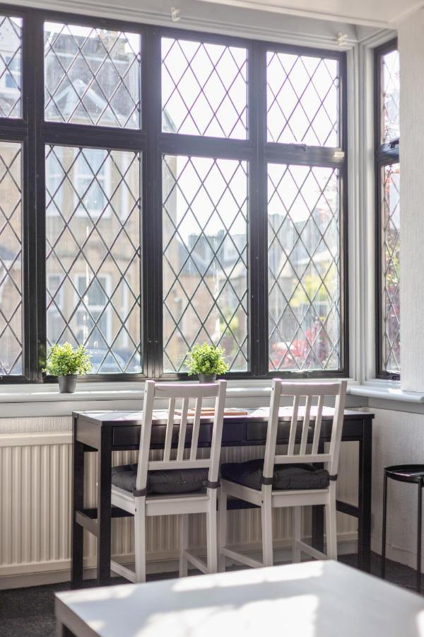 Lovely 3bed House-private Parking Ferienhaus