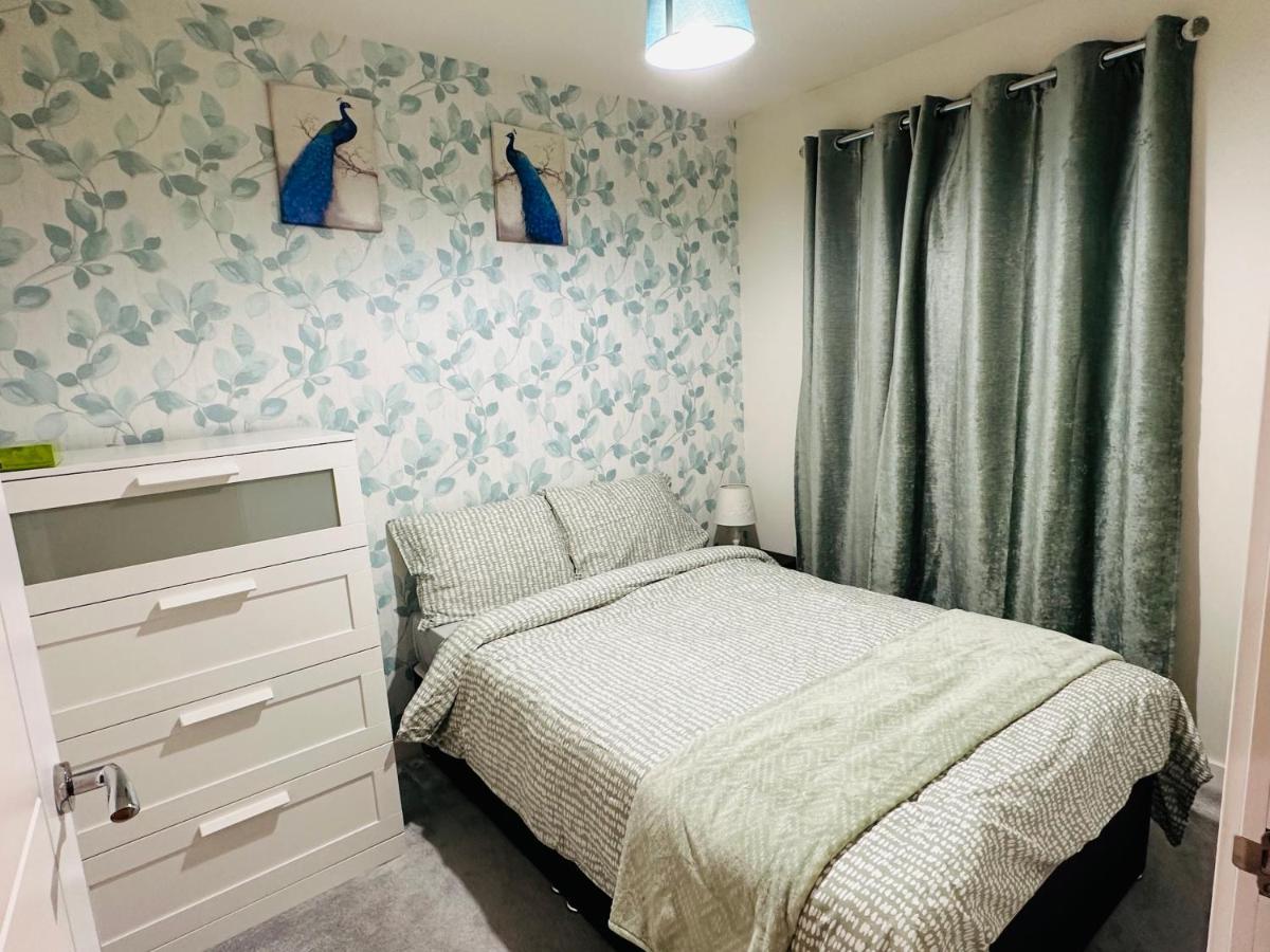 Villa Modern 3 Bed With Free Parking And Garden Close To Center And Airport