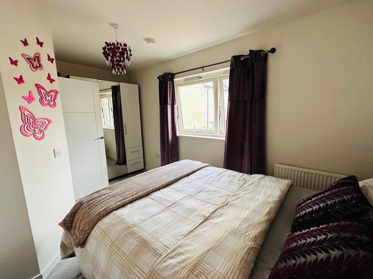 Villa Modern 3 Bed With Free Parking And Garden Close To Center And Airport