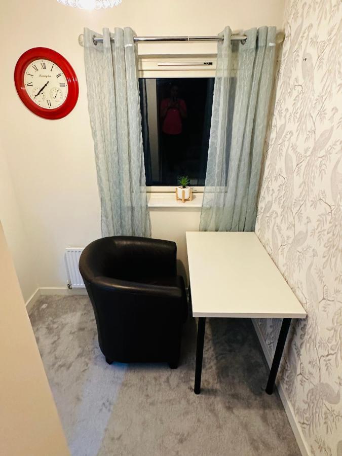 Villa Modern 3 Bed With Free Parking And Garden Close To Center And Airport *