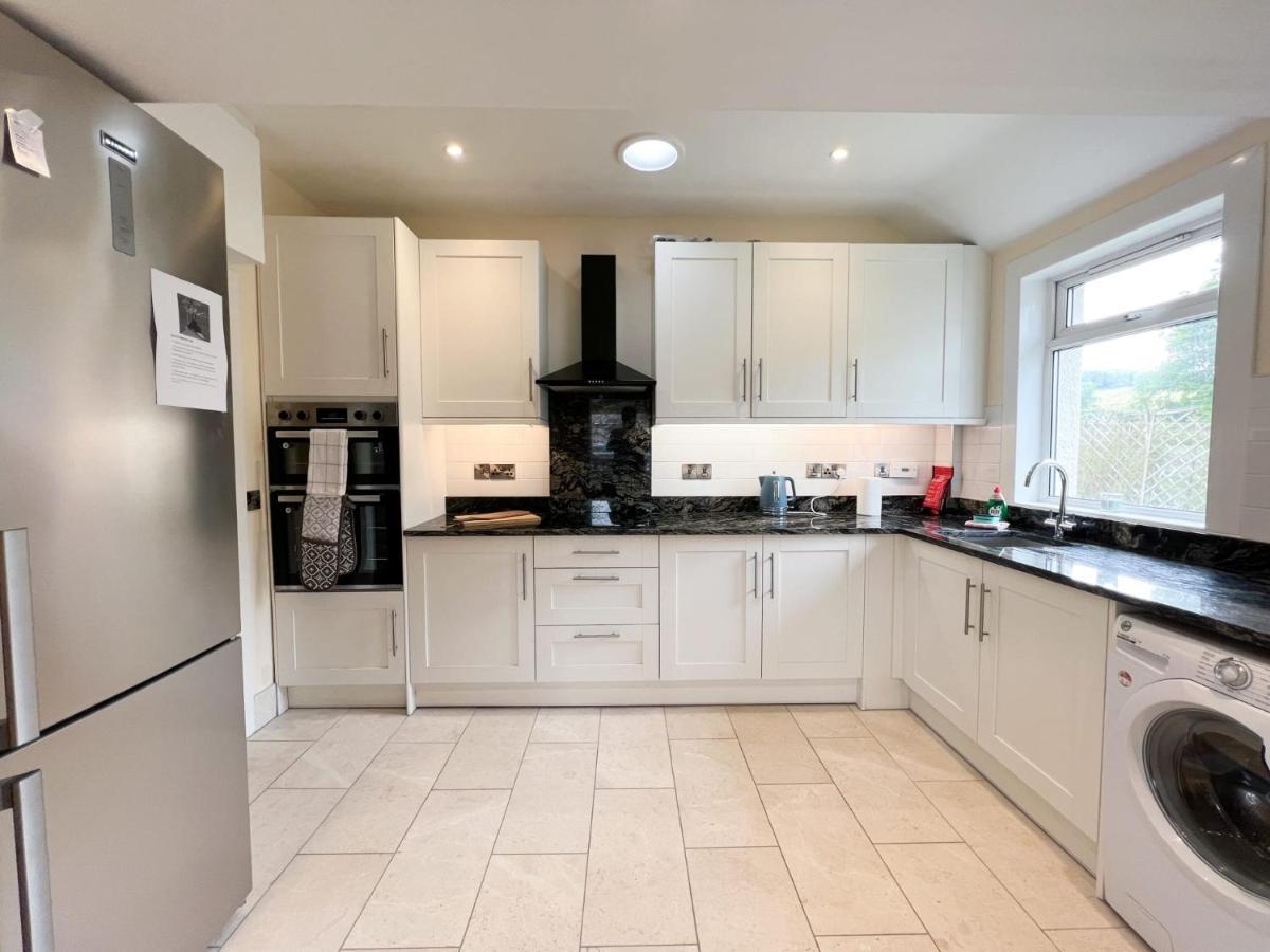 Damhead In With A Hot Tub Holiday home