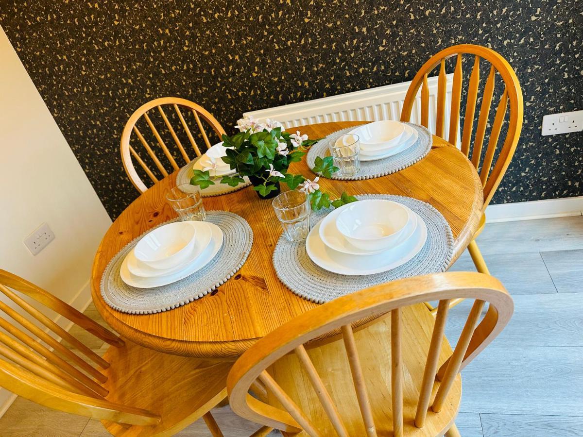 Villa Modern 3 Bed With Free Parking And Garden Close To Center And Airport