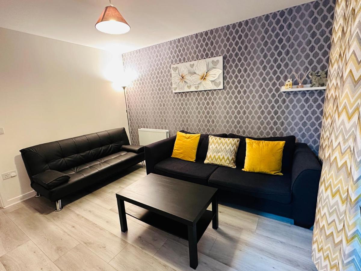 Modern 3 Bed With Free Parking And Garden Close To Center And Airport Edinburgh