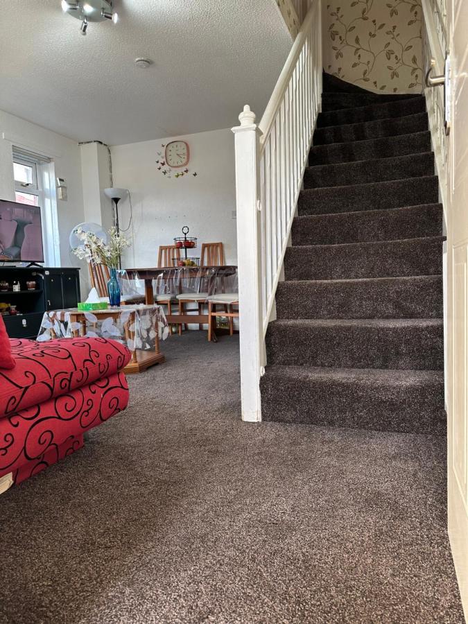Peaceful Private With Free Parking And Wifi Apartment *