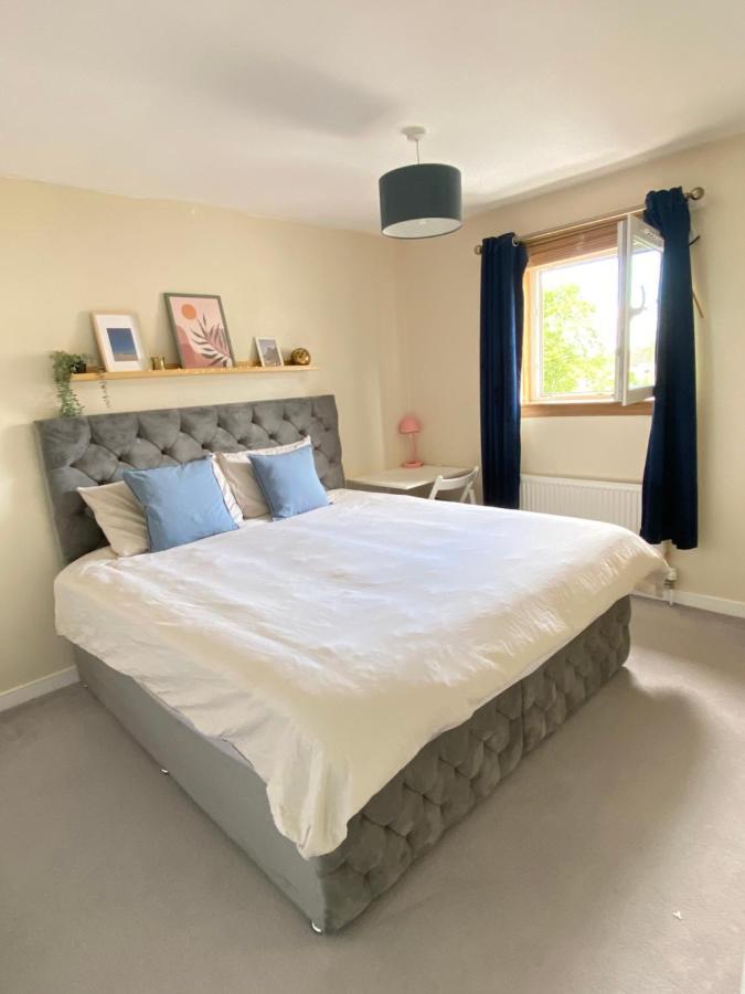 Cozy Bedroom In Shared With Free Parking Édimbourg