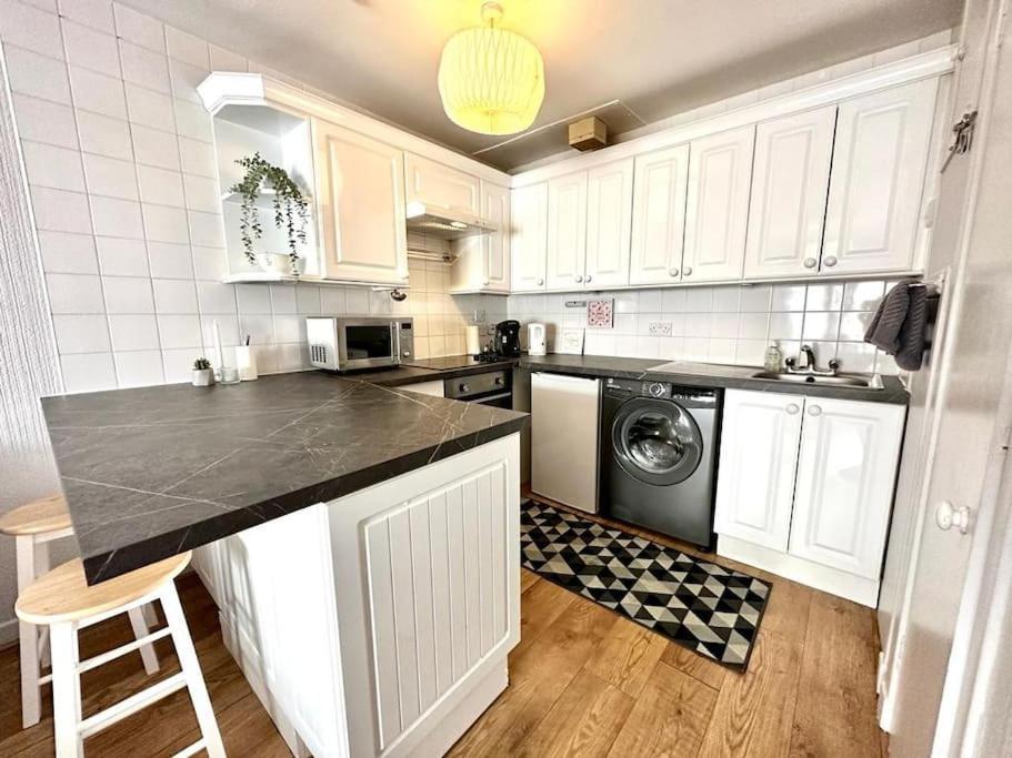 Apartment Centre Hidden Hideout For 2 *