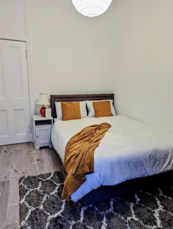 Homestay Cozy Close To The City *