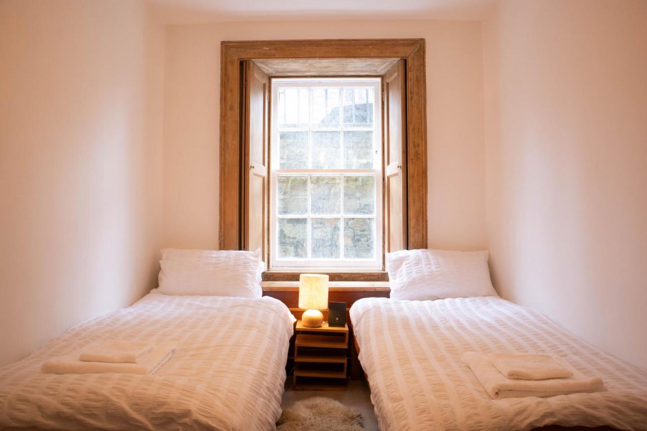 Elegant & Sunny 2bd Basement Stay, Edinburgh! *