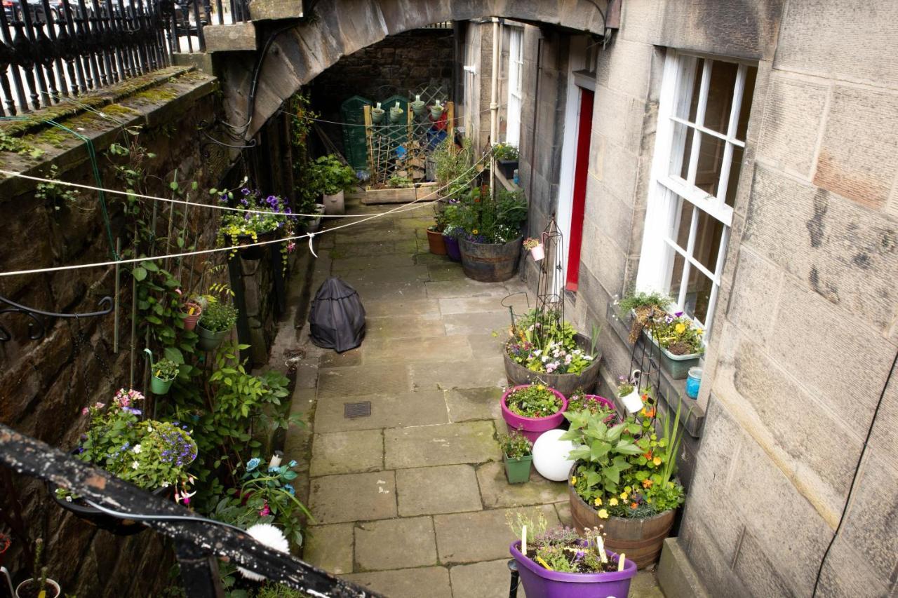 Elegant & Sunny 2bd Basement Stay, Edinburgh! Edinburgh