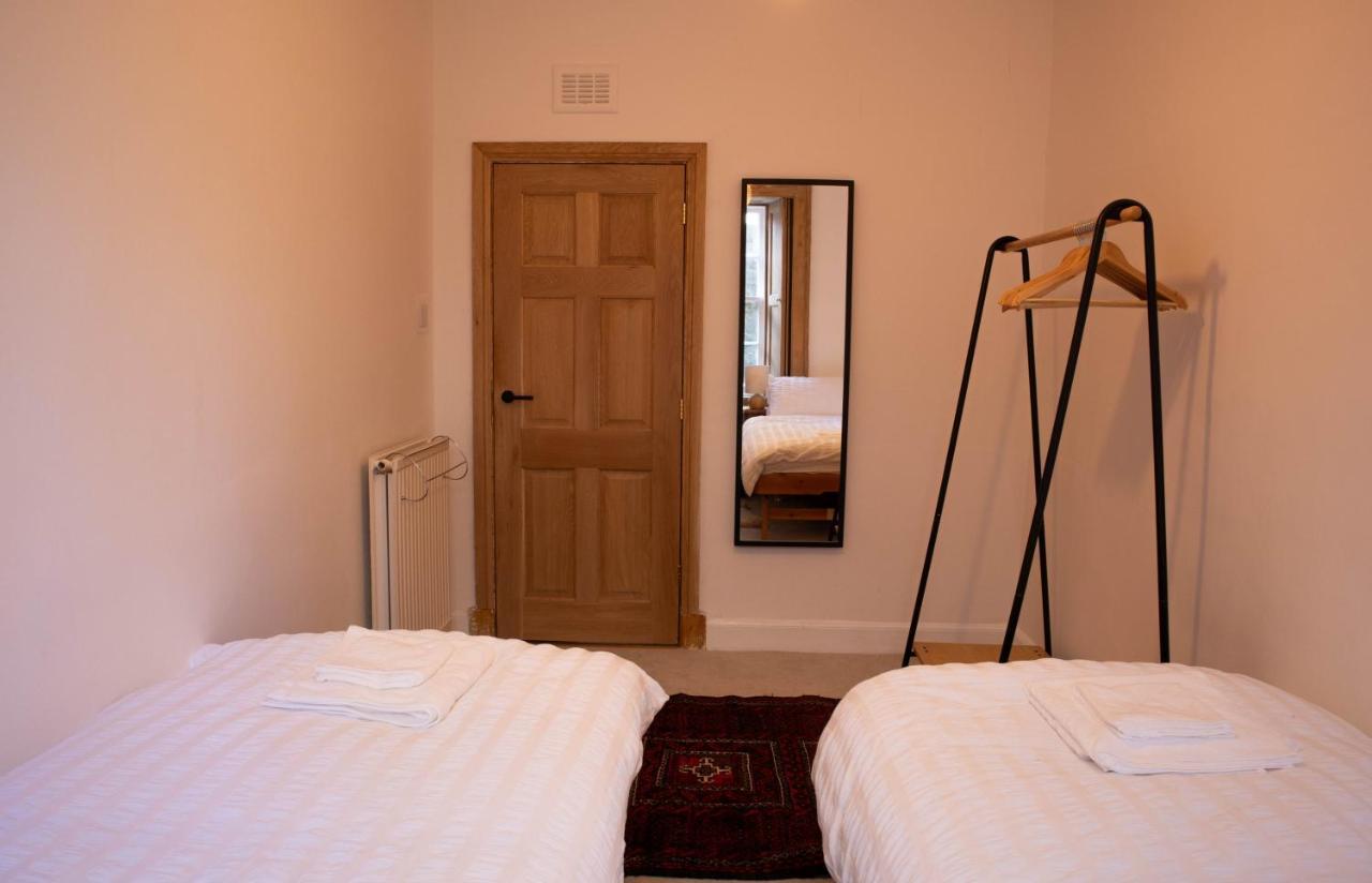 Elegant & Sunny 2bd Basement Stay, Edinburgh! *