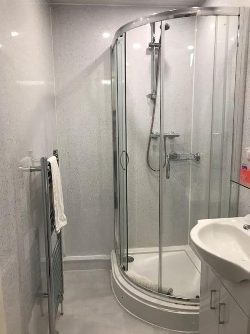 3 Bedrooms For Upto 6 Appartement *