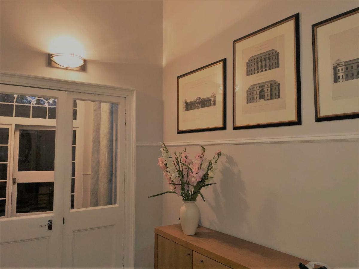 Private Guest In Georgian Townhouse In Centre