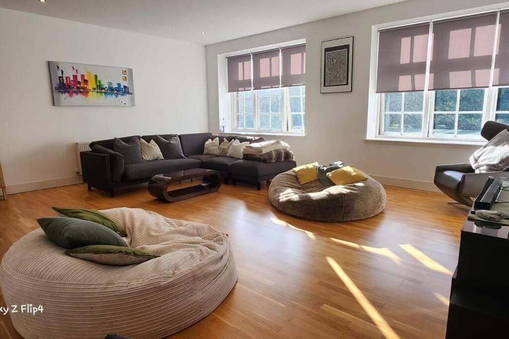 Spacious 2 Bedroom * Edinburgh