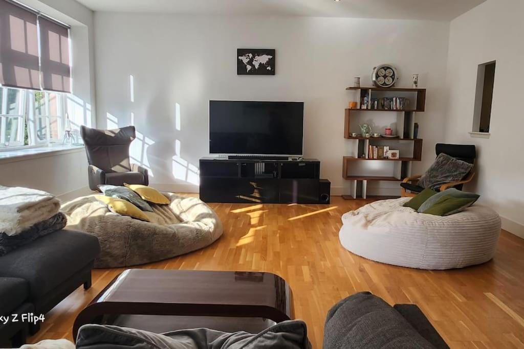 Apartment Spacious 2 Bedroom