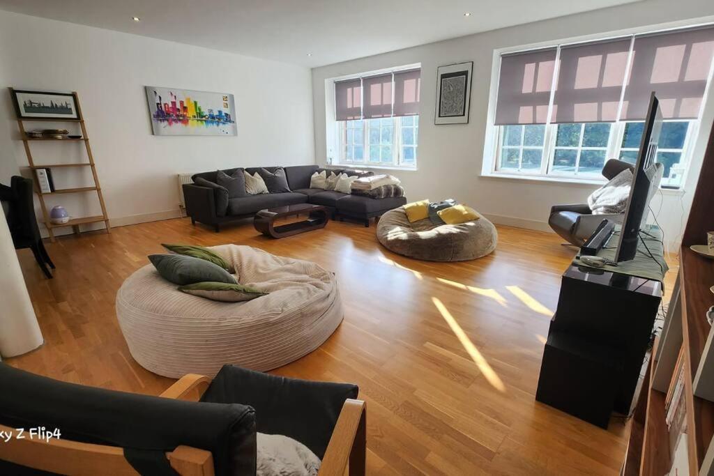 Spacious 2 Bedroom Apartment