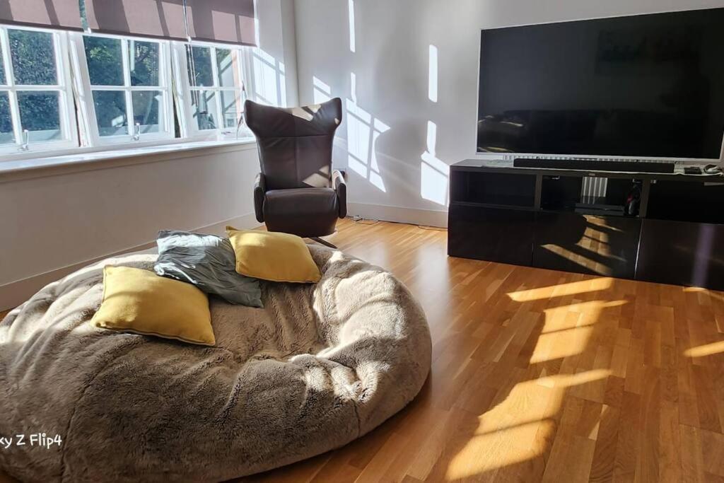 Spacious 2 Bedroom Edinburgh