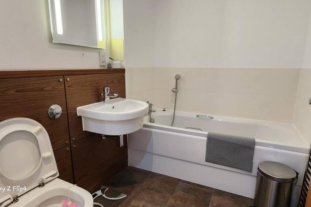 Spacious 2 Bedroom