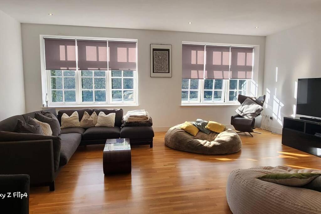 Spacious 2 Bedroom