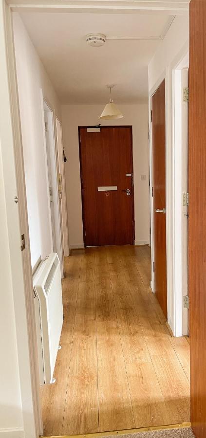 Apartment Spacious, And Newly Decorated *