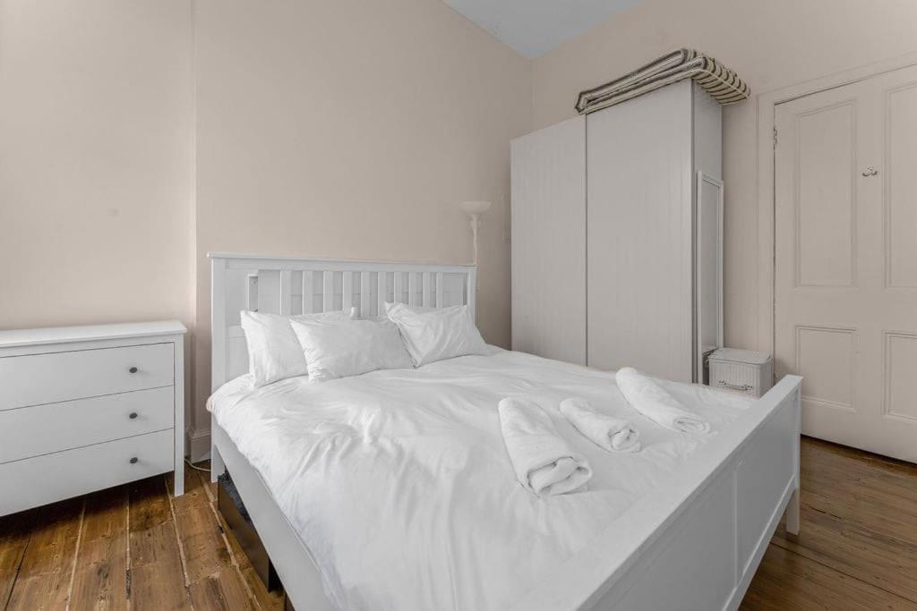 Apartment Bright And Spacious Flat Overlooking The Meadows