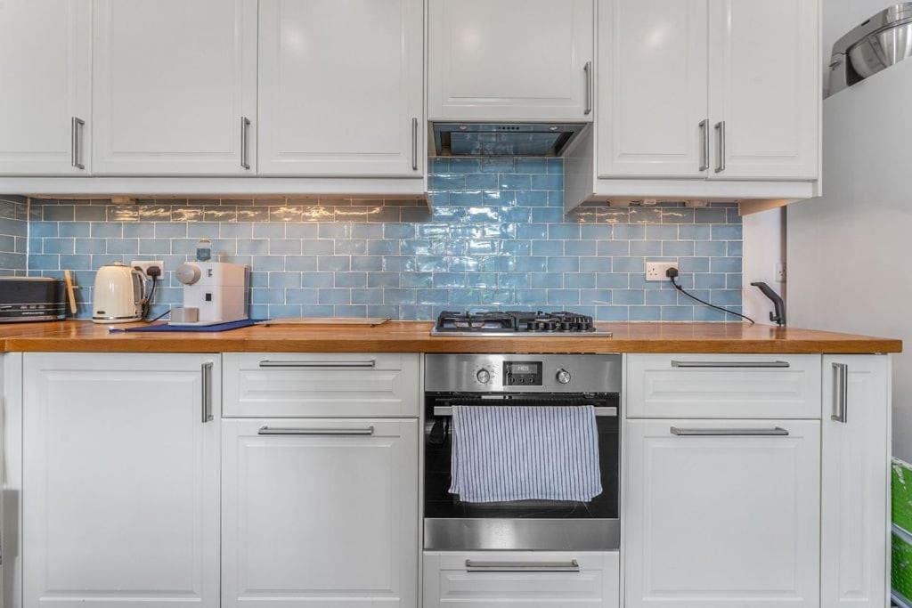 Bright And Spacious Flat Overlooking The Meadows Edinburgh