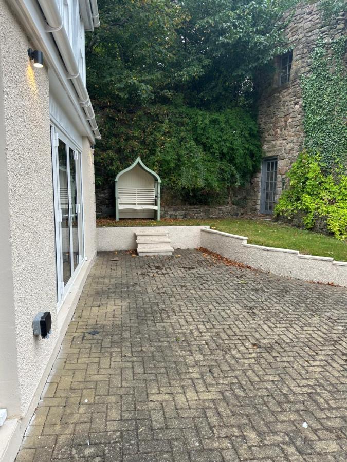 Cameron Coach House Modern In Murrayfield *