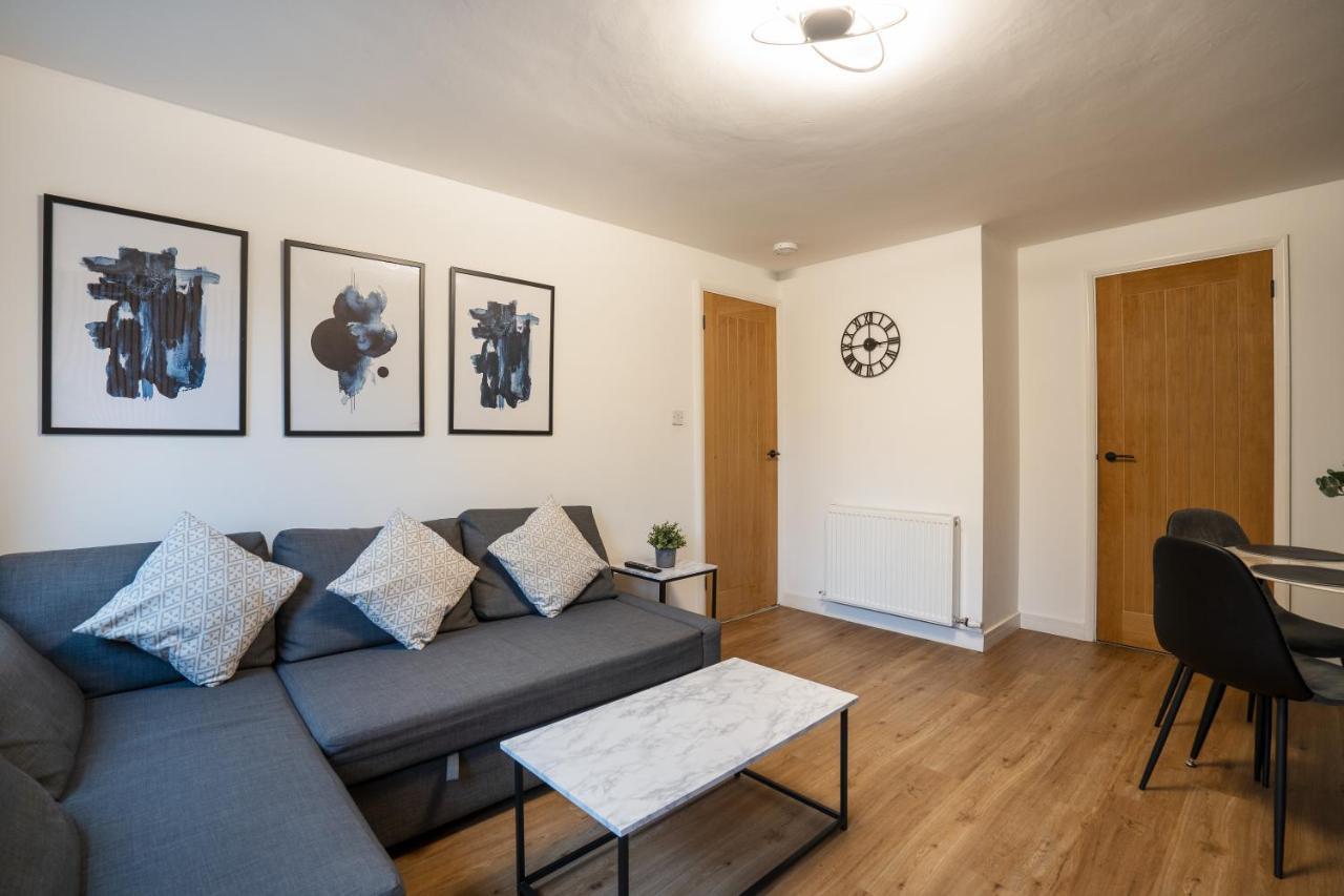 Modern 2bed Apartment-free Parking