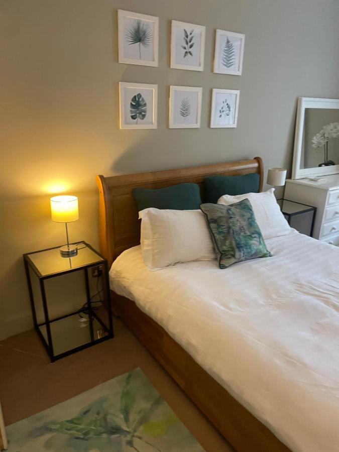 Chic 2b Centre Flat & Patio , Close To Castle * EDI