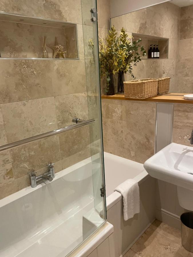 Chic 2b Centre Flat & Patio , Close To Castle EDI