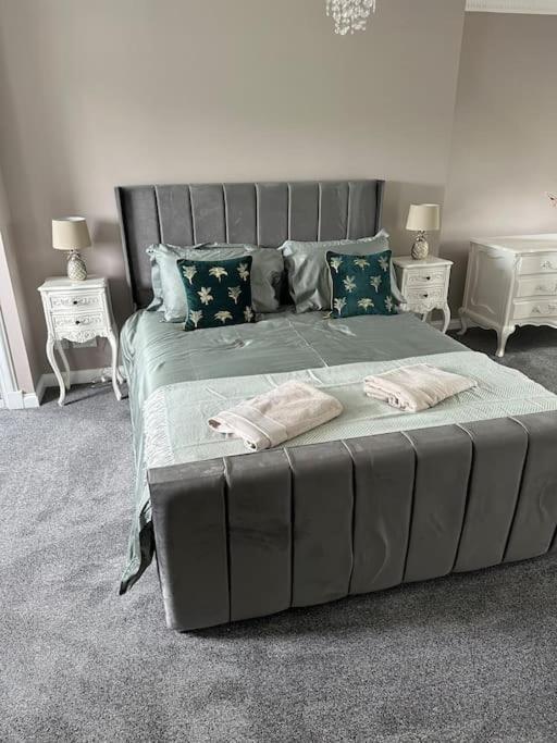 Cameron Coach House Modern In Murrayfield EDI