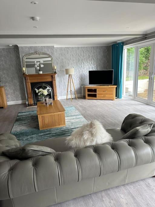 Cameron Coach House Modern In Murrayfield *