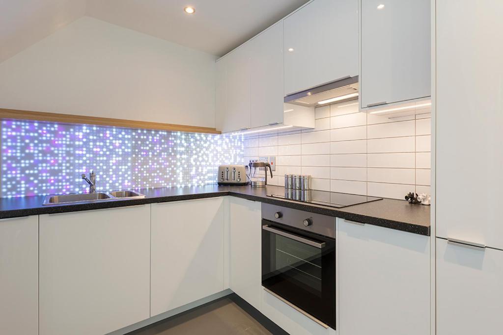 Appartement - - With Balcony And Free, Secure Garage Parking *