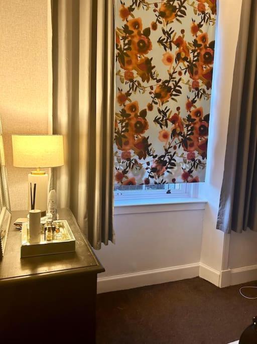 Large 2 Bedroom, Ground Floor Flat, Close To Apartment