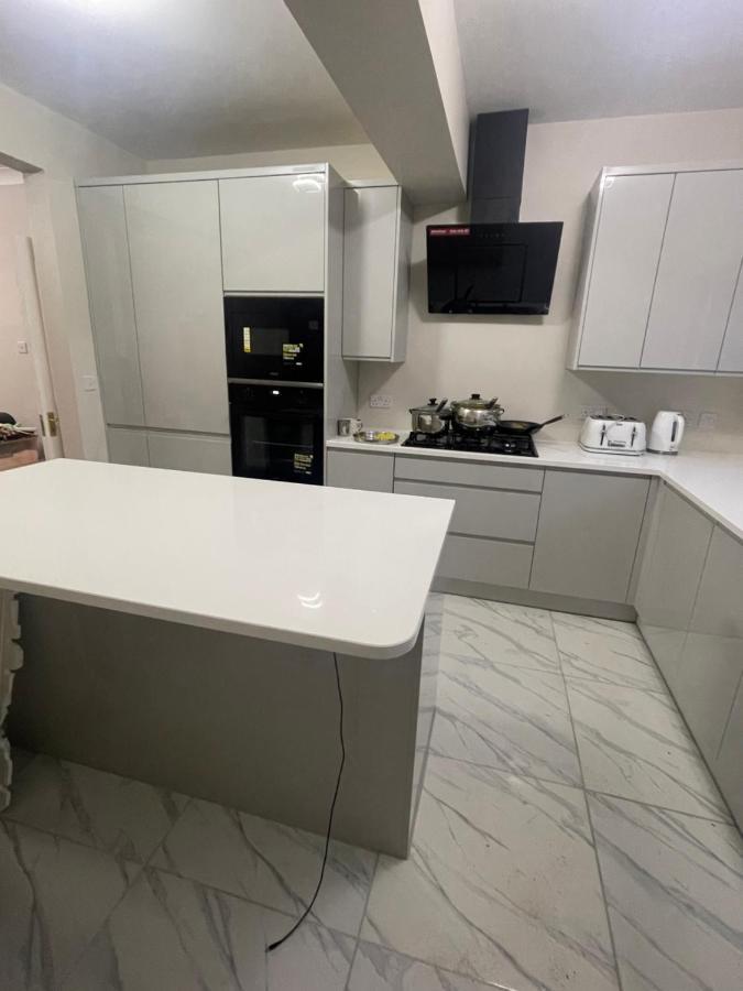 Accommodatie bij particulieren One Bedroom In Spacious Bungalow, Free Parking & Private Entrance