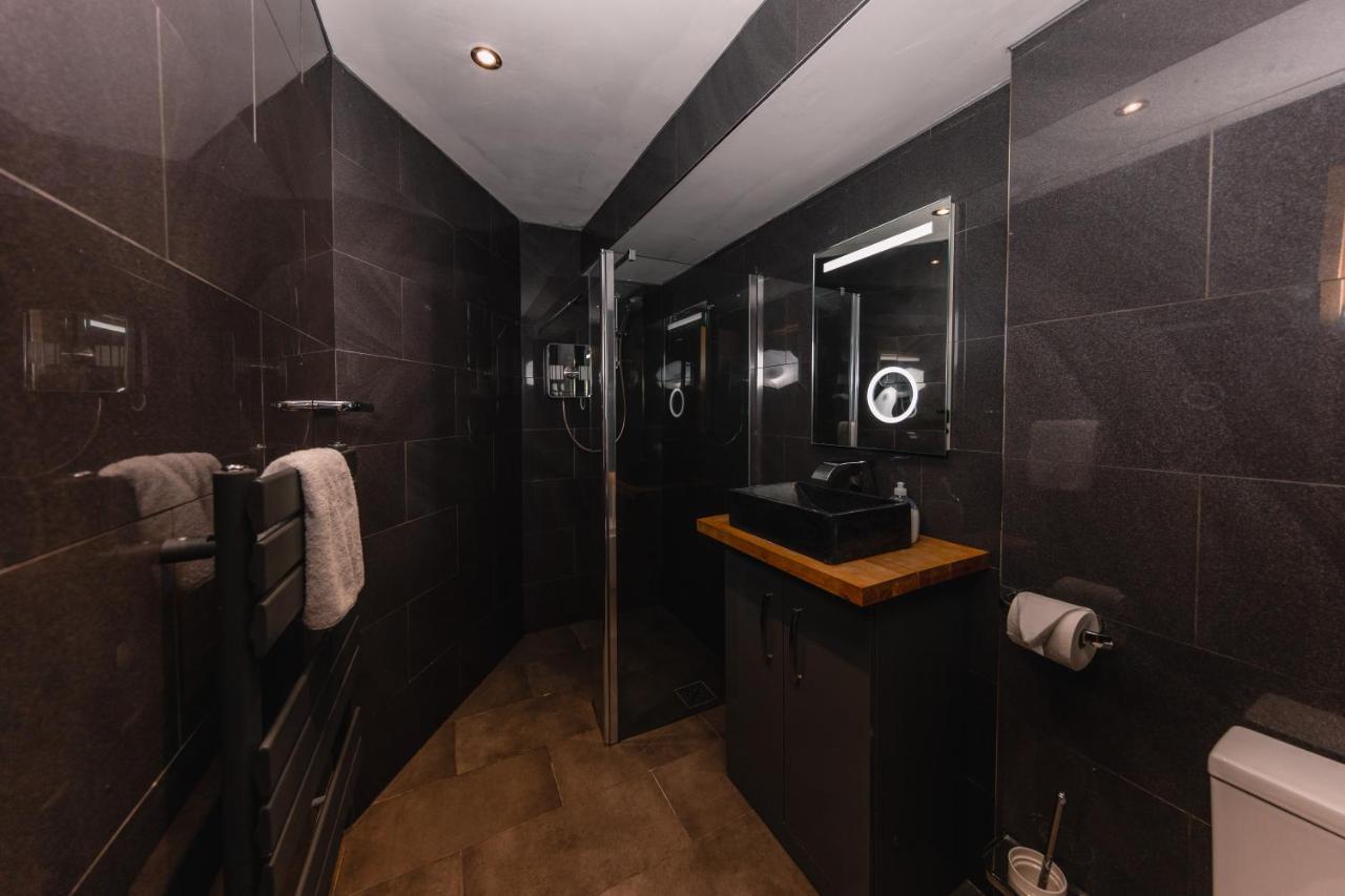 Superb Luxury Quality Central On Canal *